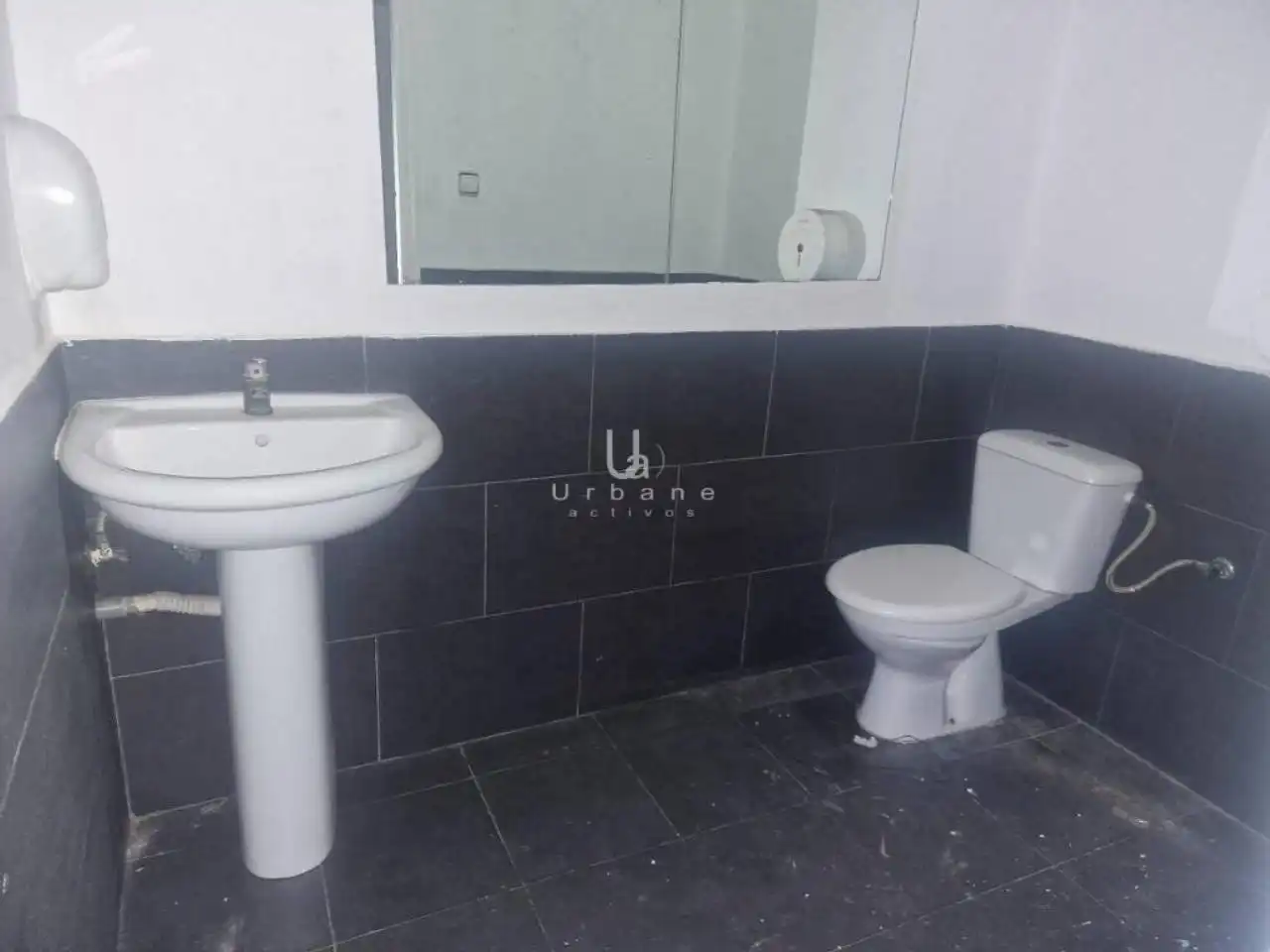 Baño de Local en venta en Valencia