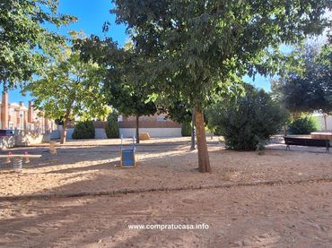Casa bifamiliare con giardino in vendita a Calle MISTRAL