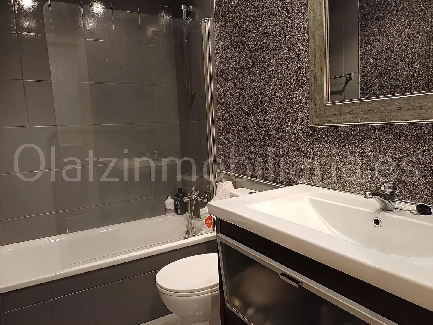 Bany de Pis en venda en Bilbao  amb Calefacció, Terrassa i Traster