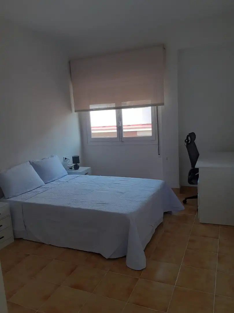 Habitación de Piso de alquiler en Castellón de la Plana / Castelló de la Plana con Terraza y Amueblado