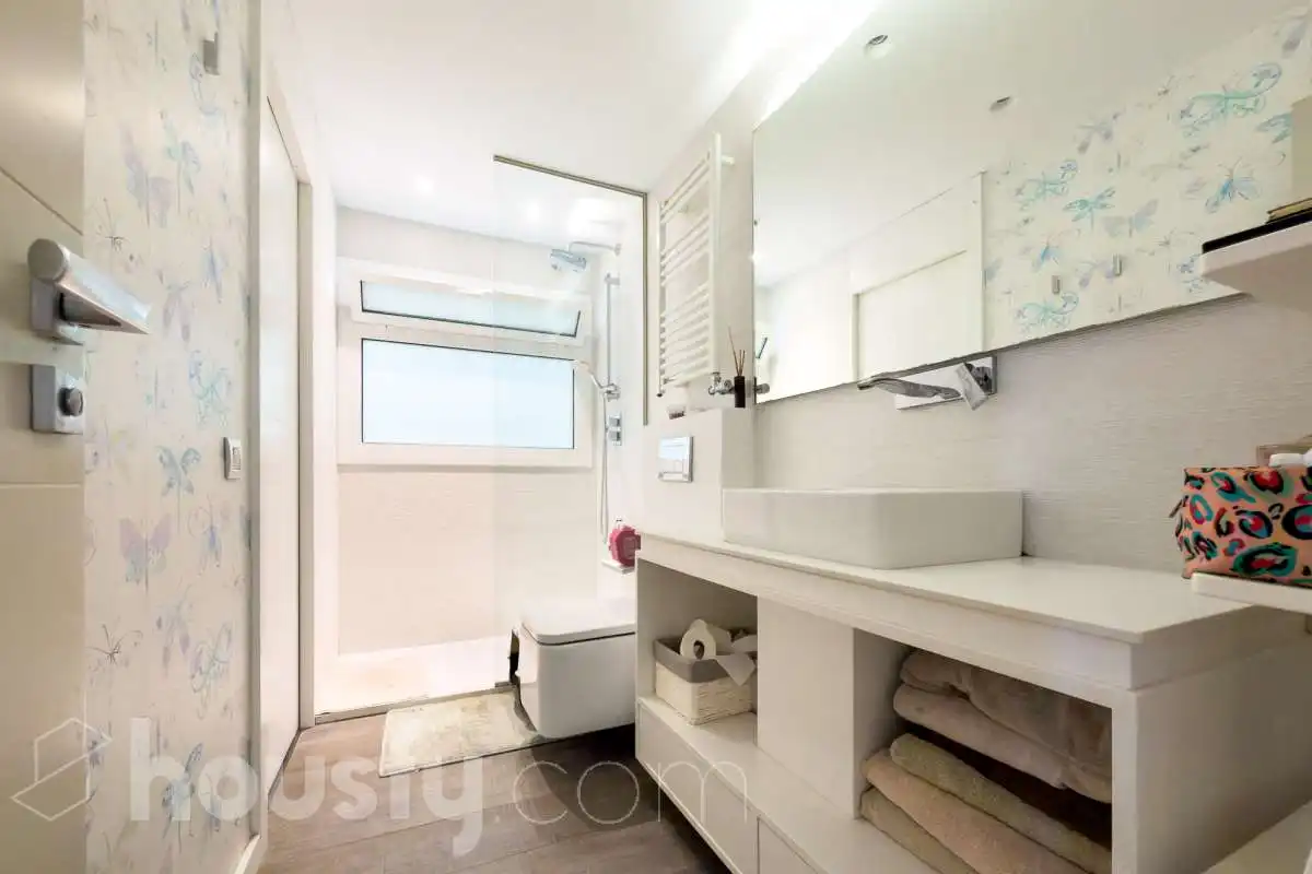 Baño de Piso en venta en Barcelona con Aire acondicionado, Calefacción y Jardín privado
