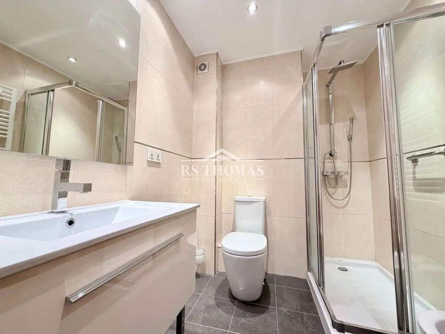 Baño de Ático de alquiler en Andorra la Vella con Calefacción y Terraza