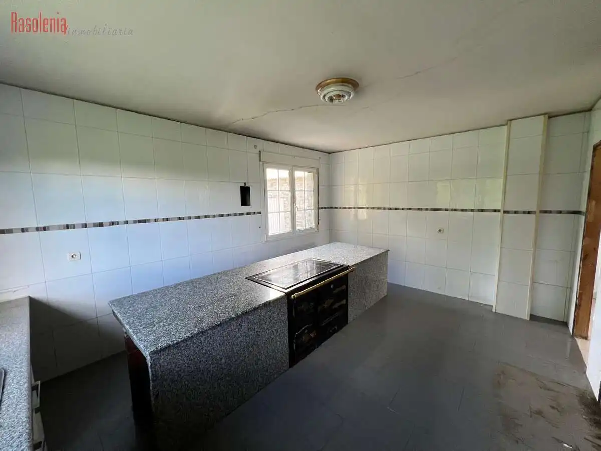 Kitchen of Houses for sale in Outeiro de Rei  with Heating and Storage room