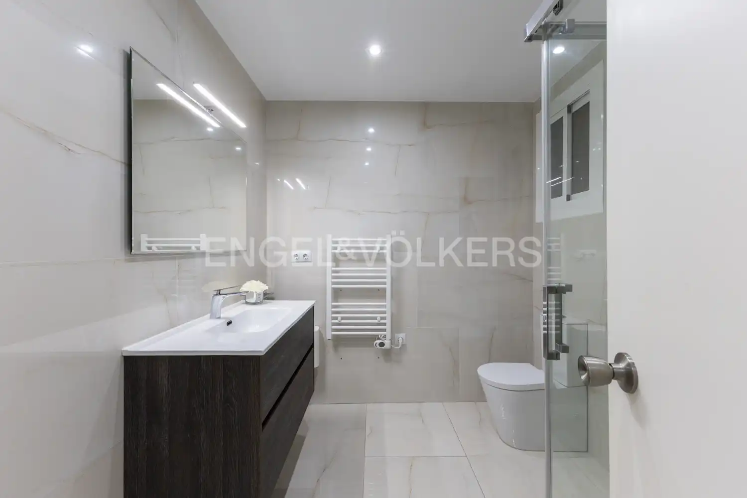 Bathroom of Flat for sale in Castellón de la Plana / Castelló de la Plana  with Heating, Storage room and Furnished