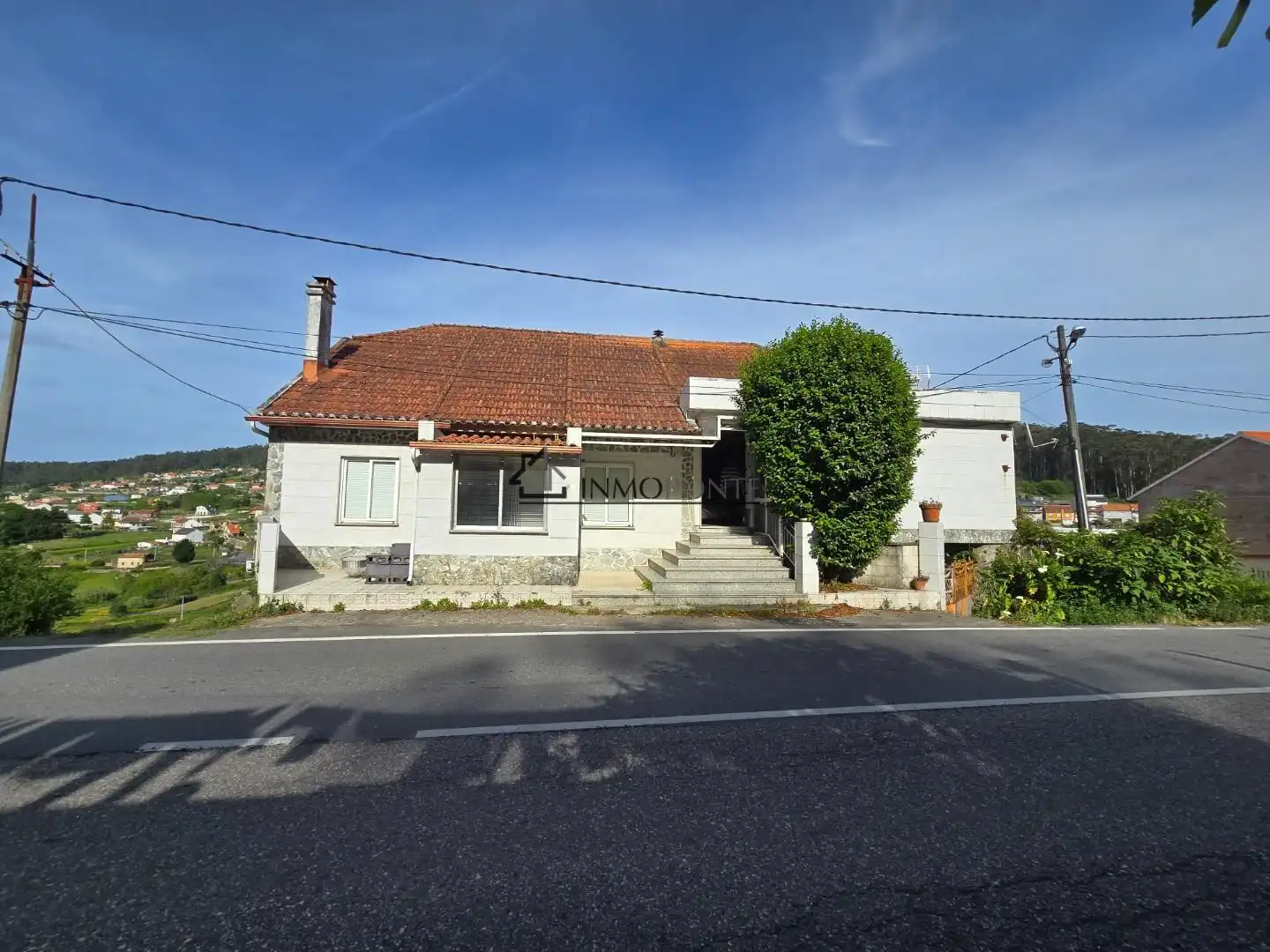 Vista exterior de Casa o xalet en venda en Bueu amb Calefacció, Traster i Moblat