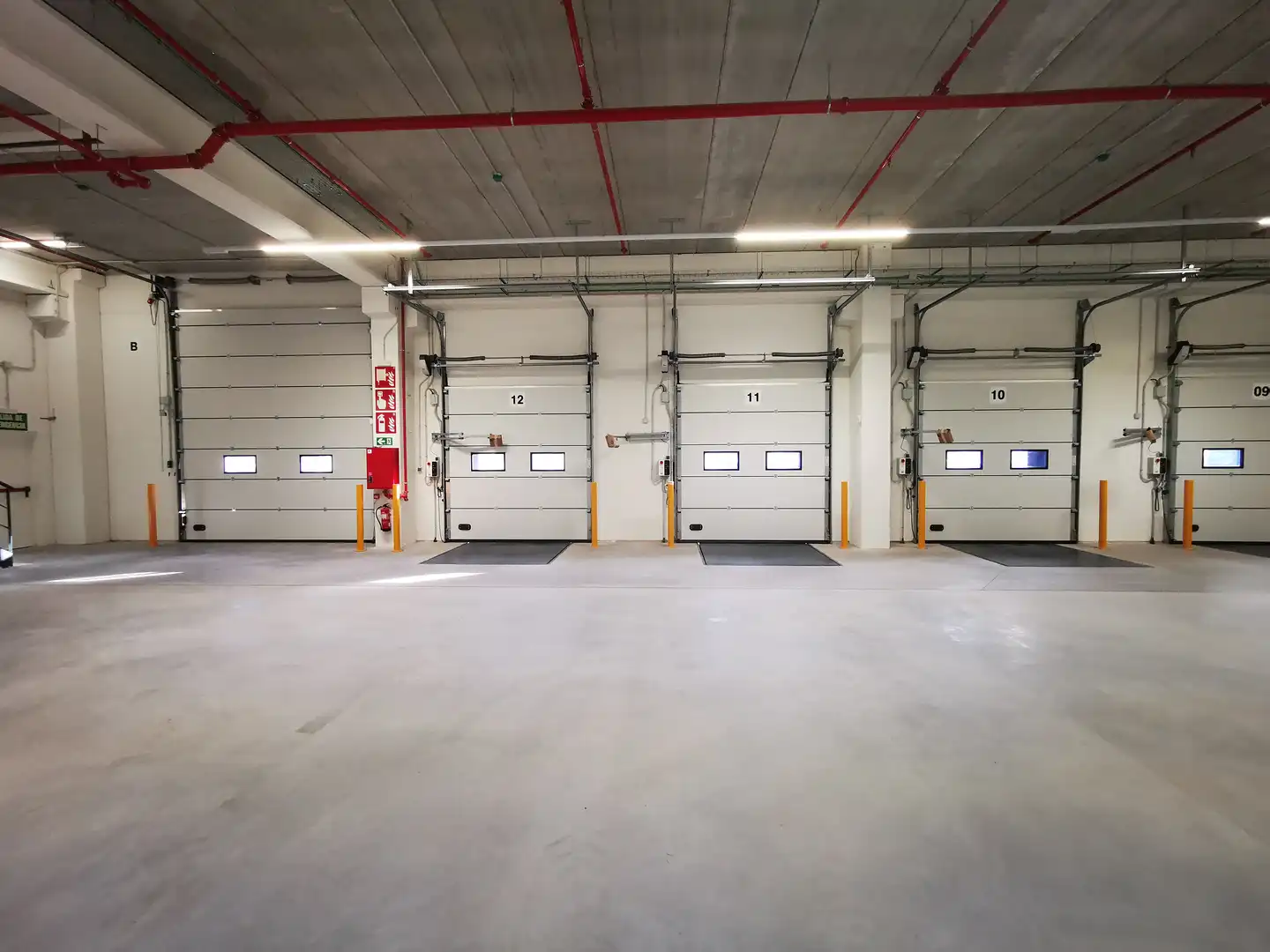 Parking of Industrial buildings for rent in Madrid  with Heating and Alarm