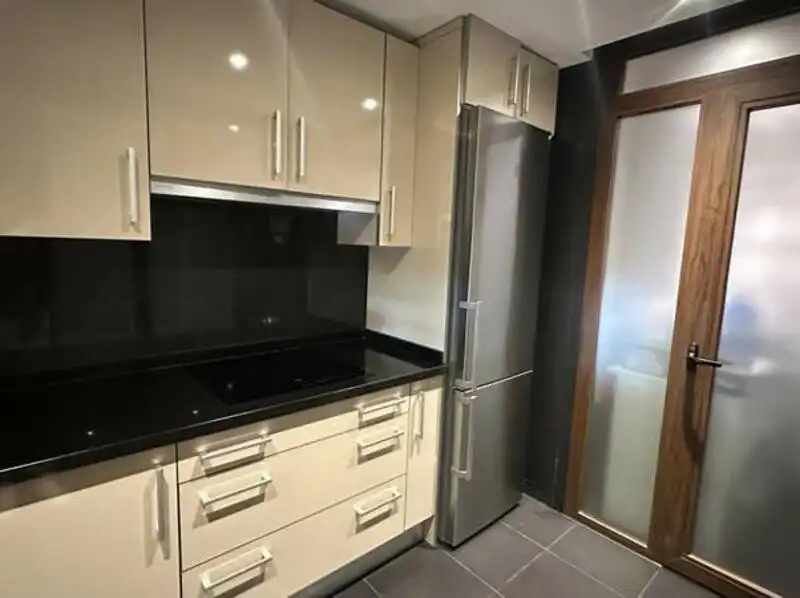 Cocina de Apartamento de alquiler en Estepona con Aire acondicionado, Terraza y Piscina