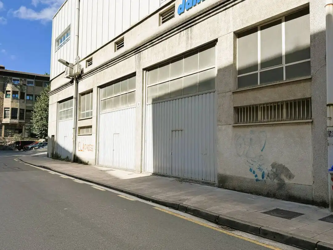Vista exterior de Nau industrial en venda en Eibar