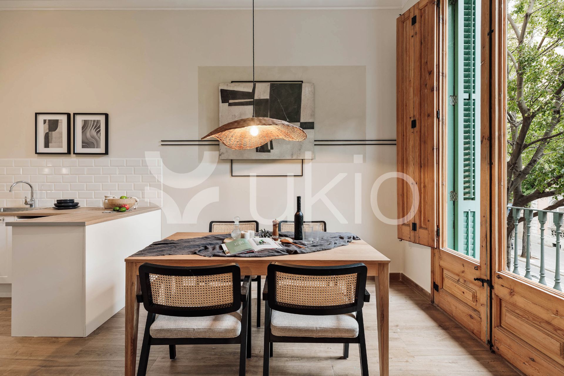 Menjador de Pis de lloguer en  Barcelona Capital amb Aire condicionat, Calefacció i Moblat