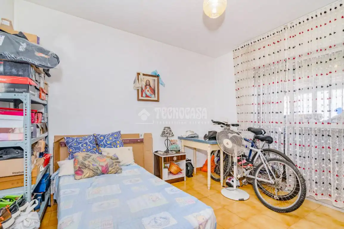 Habitación de Piso en venta en Loja con Aire acondicionado, Amueblado y Balcón
