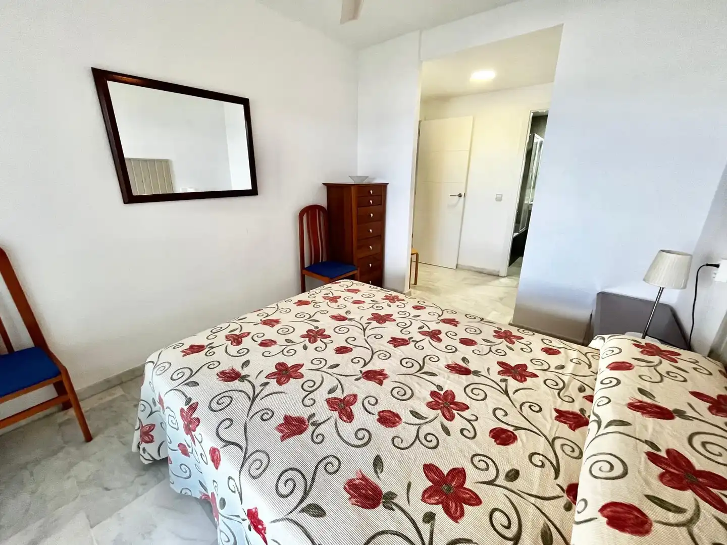 Dormitori de Apartament de lloguer en La Manga del Mar Menor amb Aire condicionat, Calefacció i Piscina