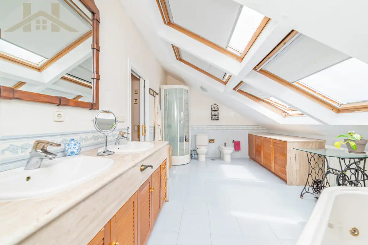 Bathroom of Detached homes for sale in Tres Cantos  with Air Conditioner, Heating and Private garden