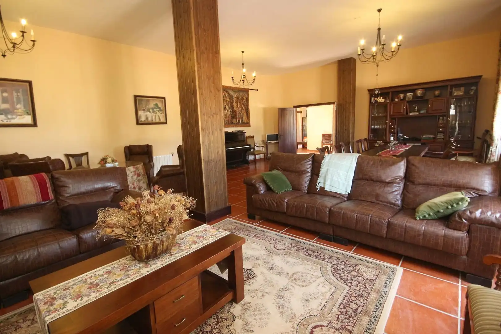 Sala de estar de Finca rústica en venta en Alcuéscar con Aire acondicionado
