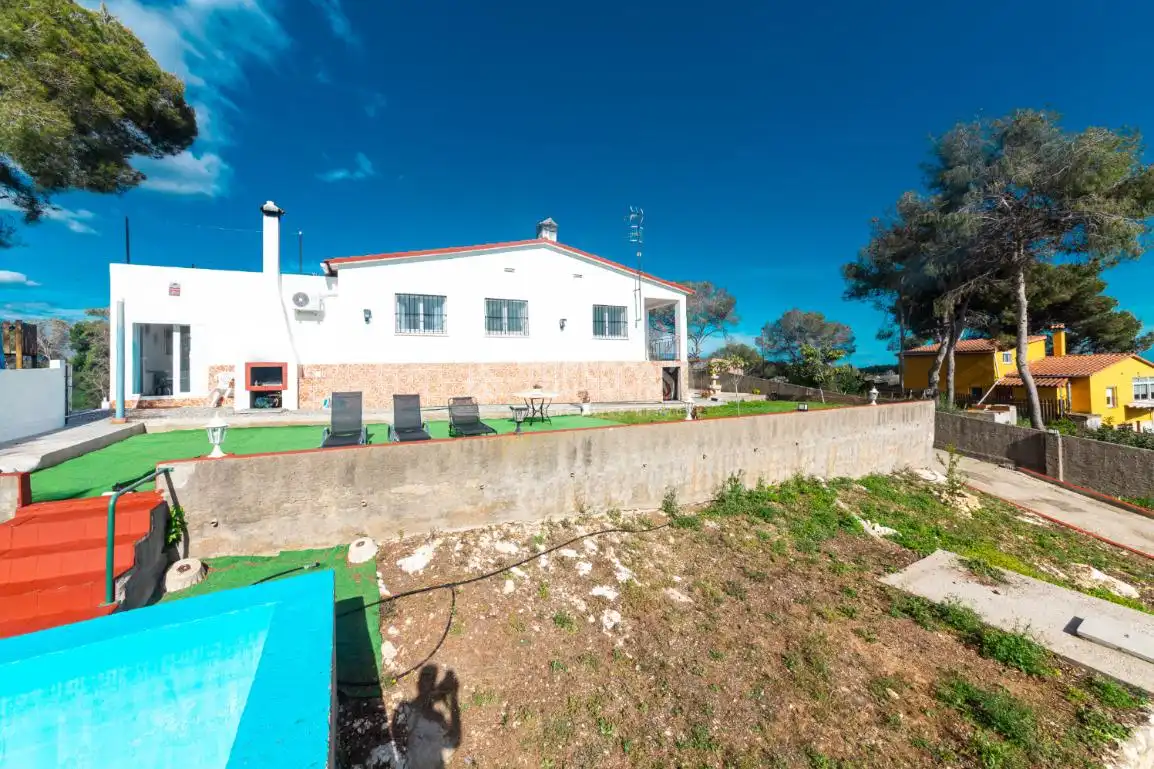 Jardí de Casa o xalet en venda en Cubelles amb Calefacció i Piscina