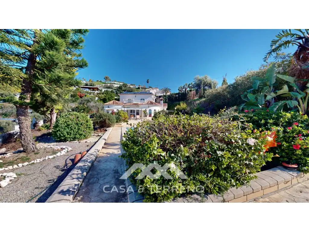 Vista exterior de Casa o chalet en venta en Algarrobo con Aire acondicionado, Jardín privado y Terraza