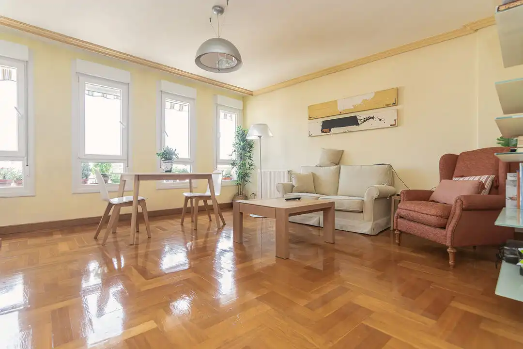 Sala d'estar de Pis en venda en  Pamplona / Iruña amb Calefacció i Traster