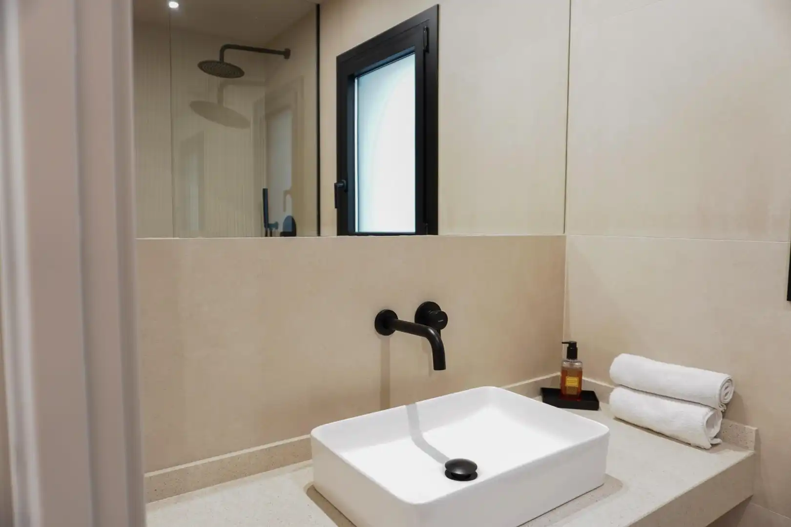 Baño de Piso de alquiler en Badalona con Aire acondicionado, Calefacción y Amueblado
