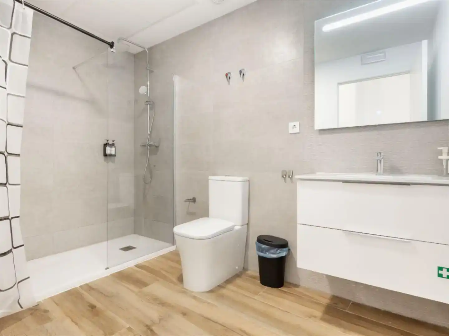 Badezimmer von Wohnung zum Verkauf in Valencia mit Klimaanlage und Möbliert