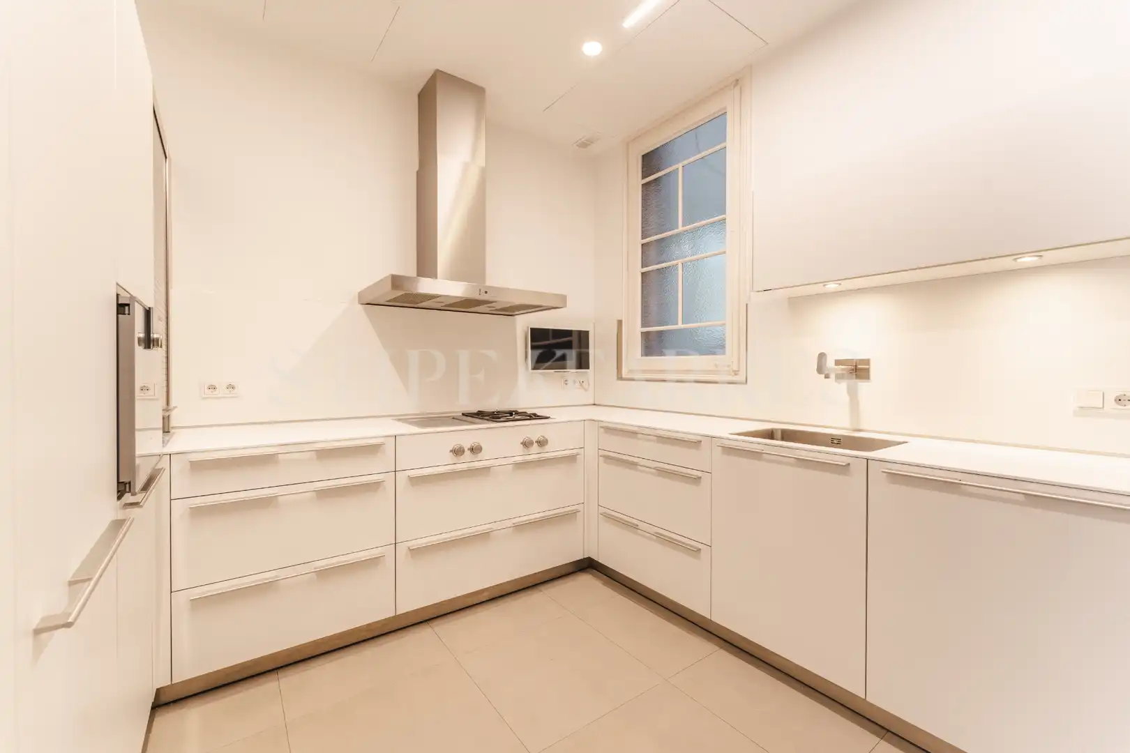 Cocina de Piso de alquiler en Barcelona con Aire acondicionado, Calefacción y Amueblado