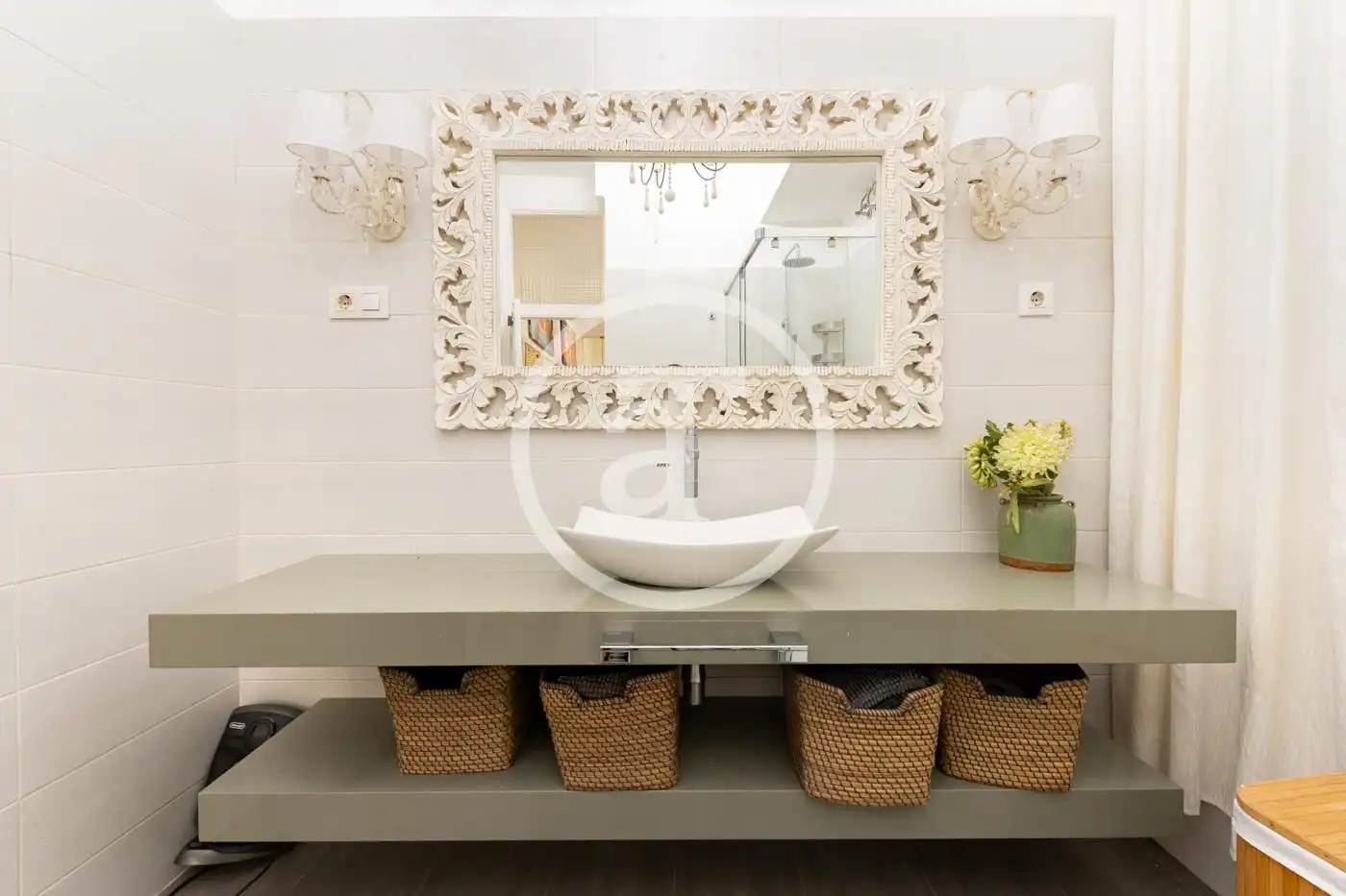 Bathroom of Study for rent in Madrid  with Air Conditioner, Heating and Furnished