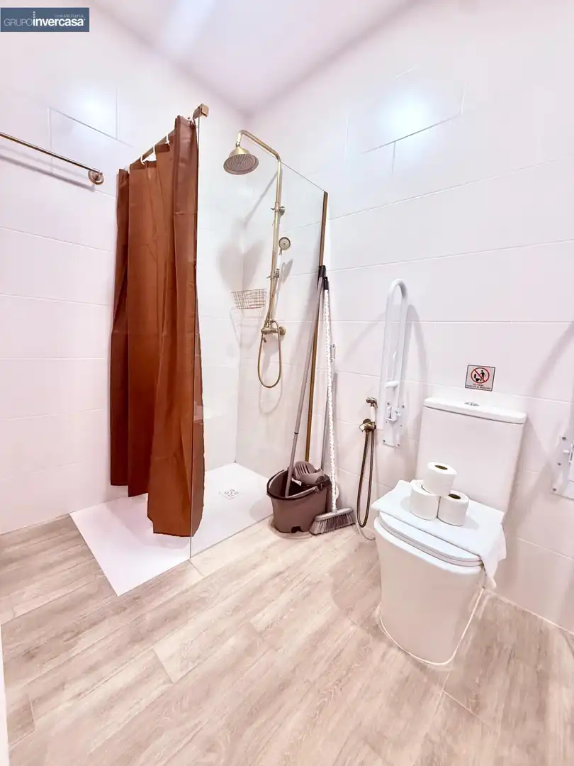 Bany de Apartament en venda en Valencia amb Calefacció