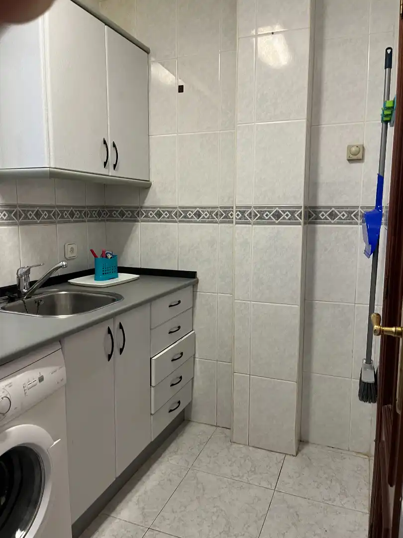 Baño de Apartamento de alquiler en Salamanca con Calefacción, Parquet y Amueblado