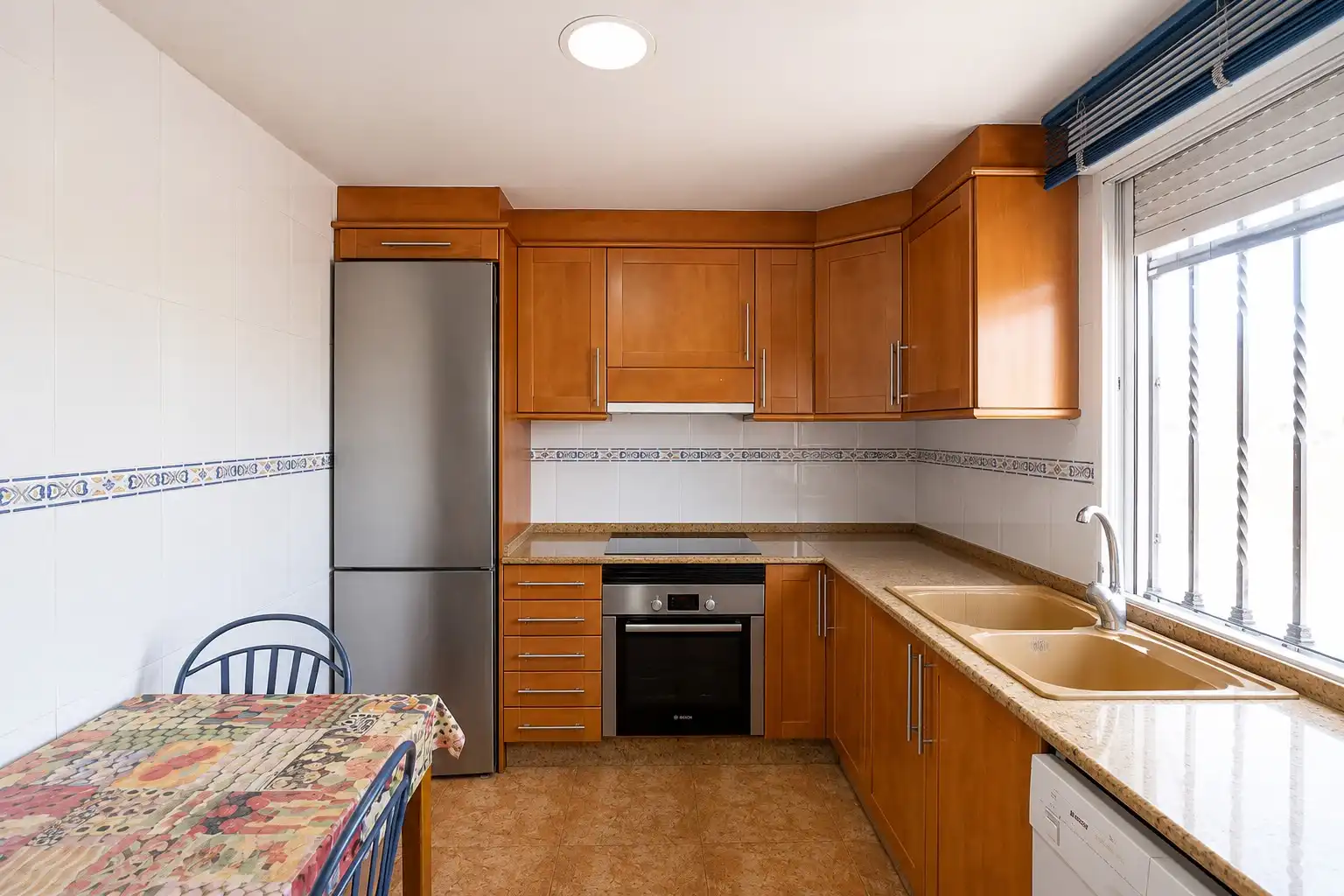 Cuina de Casa adosada en venda en Moncada amb Calefacció, Terrassa i Traster