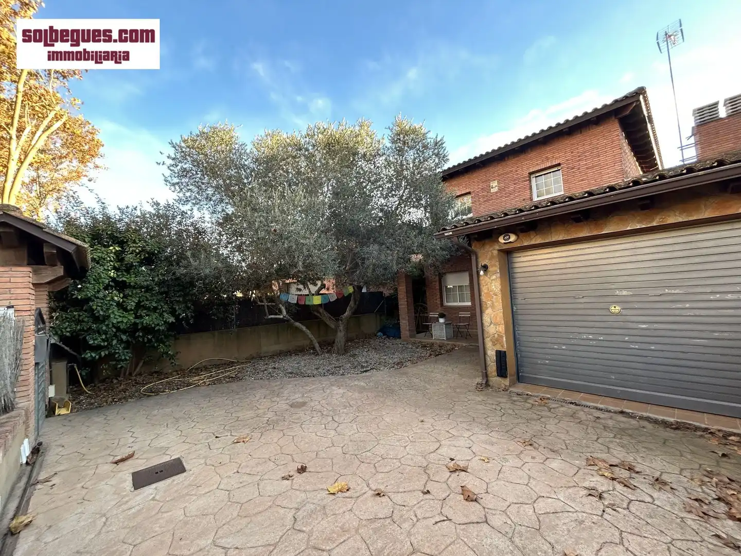 Vista exterior de Casa o xalet en venda en Begues amb Calefacció, Jardí privat i Terrassa