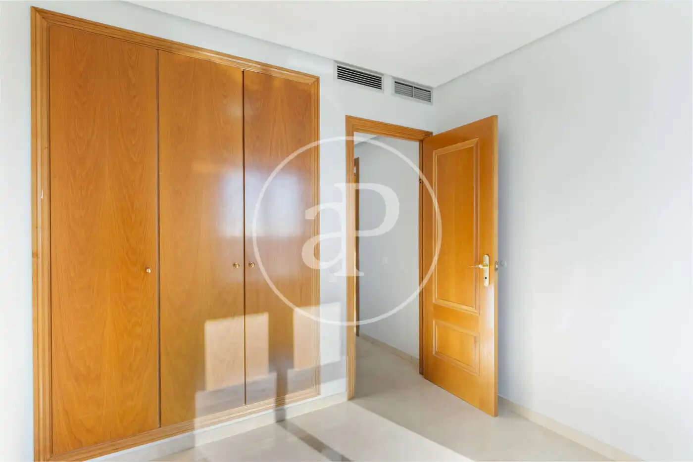 Flat for sale in Valencia  with Air Conditioner, Heating and Private garden