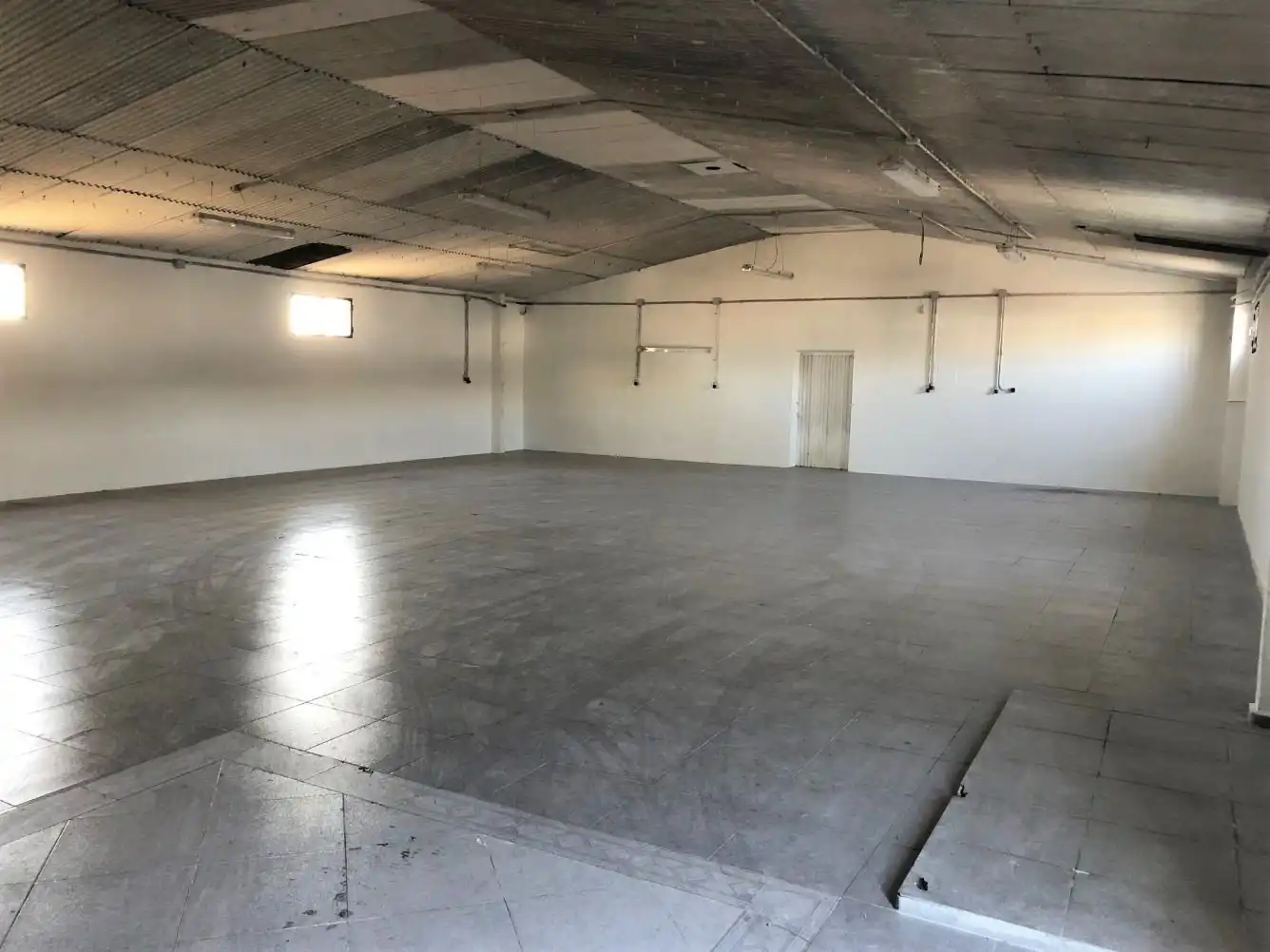 Nave industrial de alquiler en Serracines