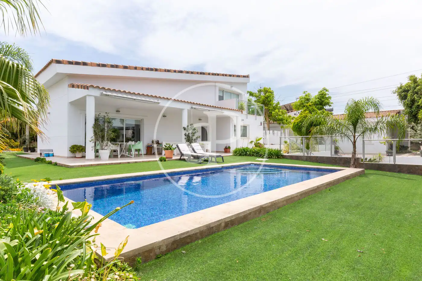 Vista exterior de Casa o xalet en venda en Bétera amb Aire condicionat, Calefacció i Jardí privat