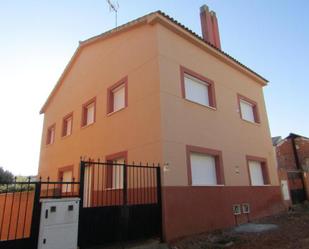 Exterior view of Single-family semi-detached for sale in Belmonte de Tajo