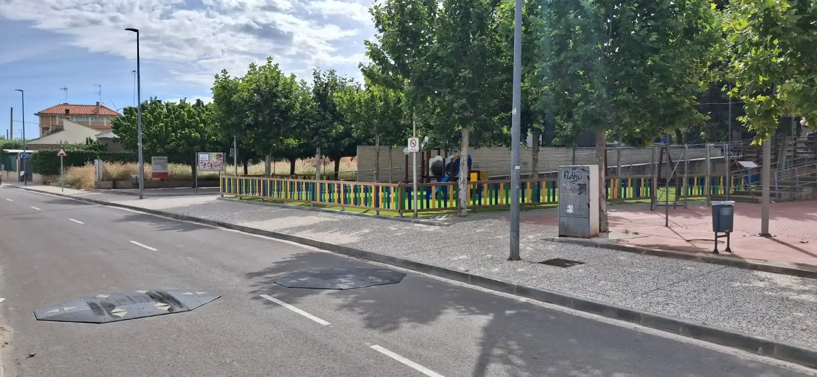 Vista exterior de Casa o xalet en venda en Cadrete amb Calefacció, Jardí privat i Terrassa