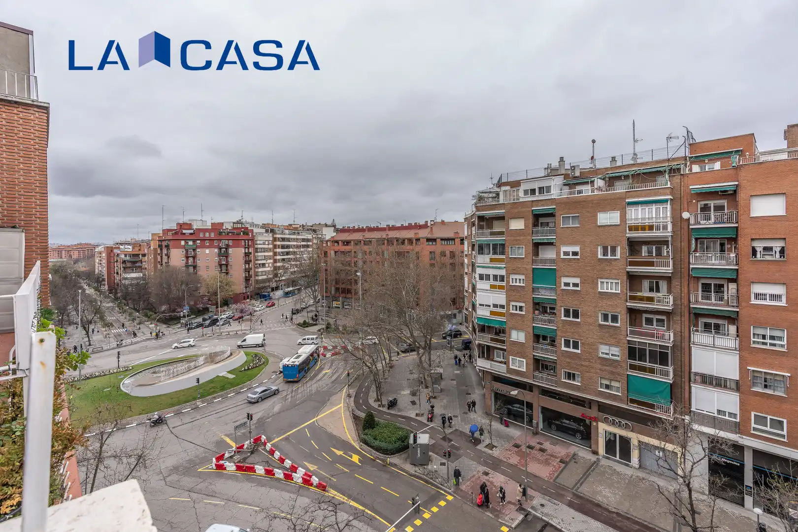 Vista exterior de Pis en venda en Madrid amb Calefacció i Terrassa