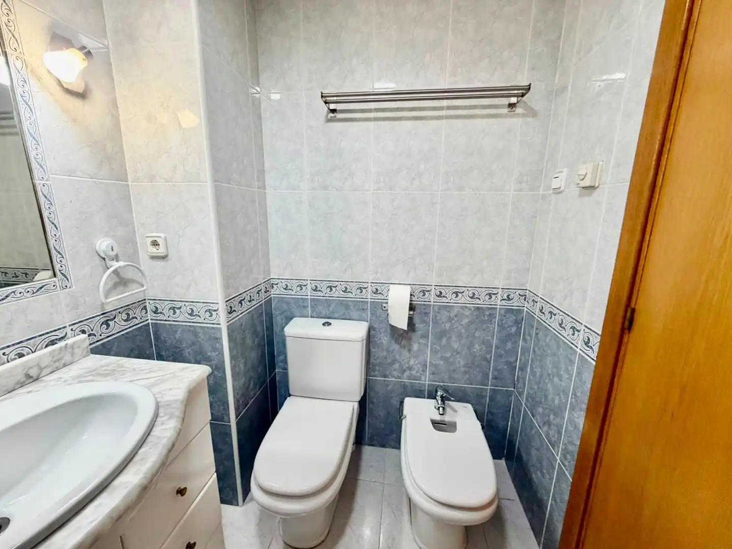 Bany de Pis en venda en La Pobla de Montornès   amb Calefacció, Terrassa i Piscina comunitària