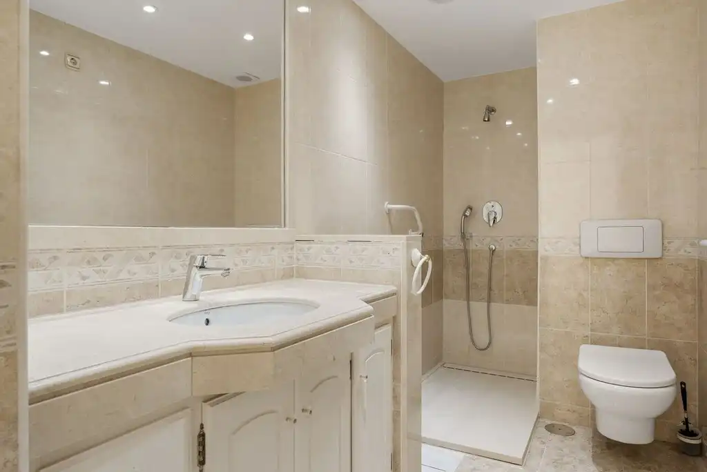 Badezimmer von Maisonette zum Verkauf in Torremolinos mit Klimaanlage, Terrasse und Möbliert