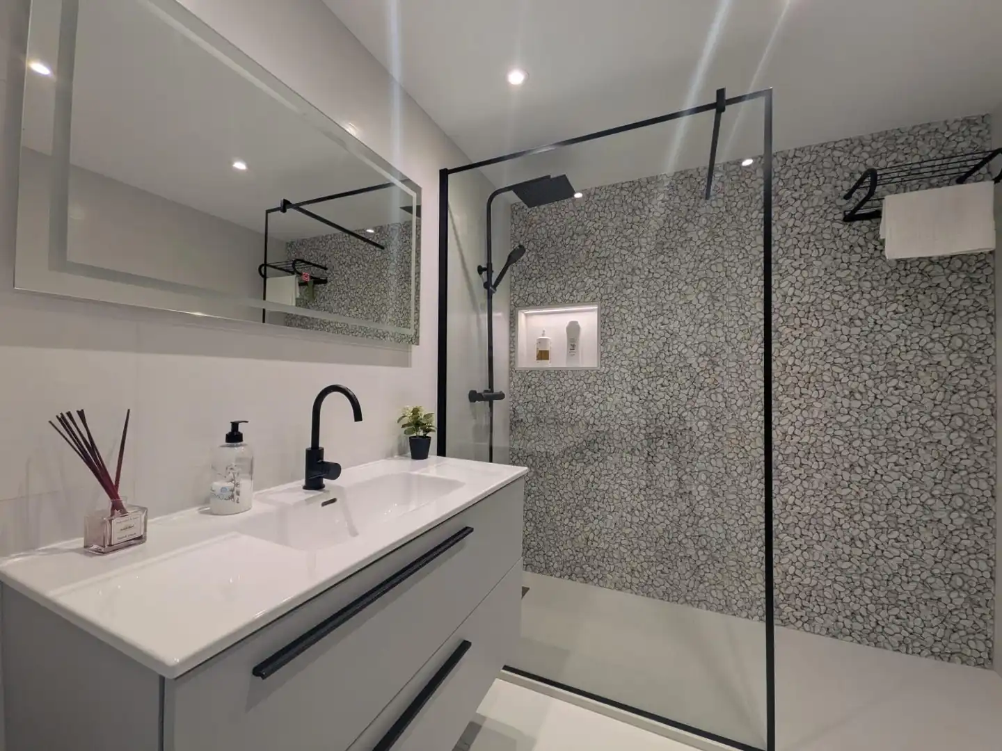 Bathroom of Flat for sale in Córdoba  with Air Conditioner, Terrace and Furnished