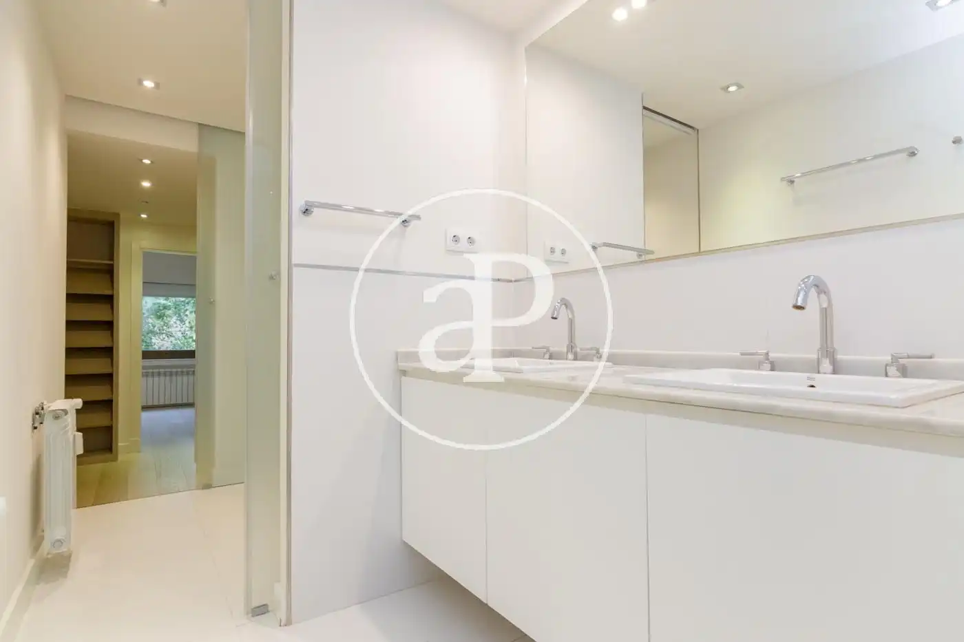 Baño de Piso de alquiler en Madrid con Aire acondicionado, Calefacción y Jardín privado
