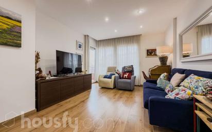 Living room of Flat for sale in  Barcelona Capital  with Heating, Parquet flooring and Terrace