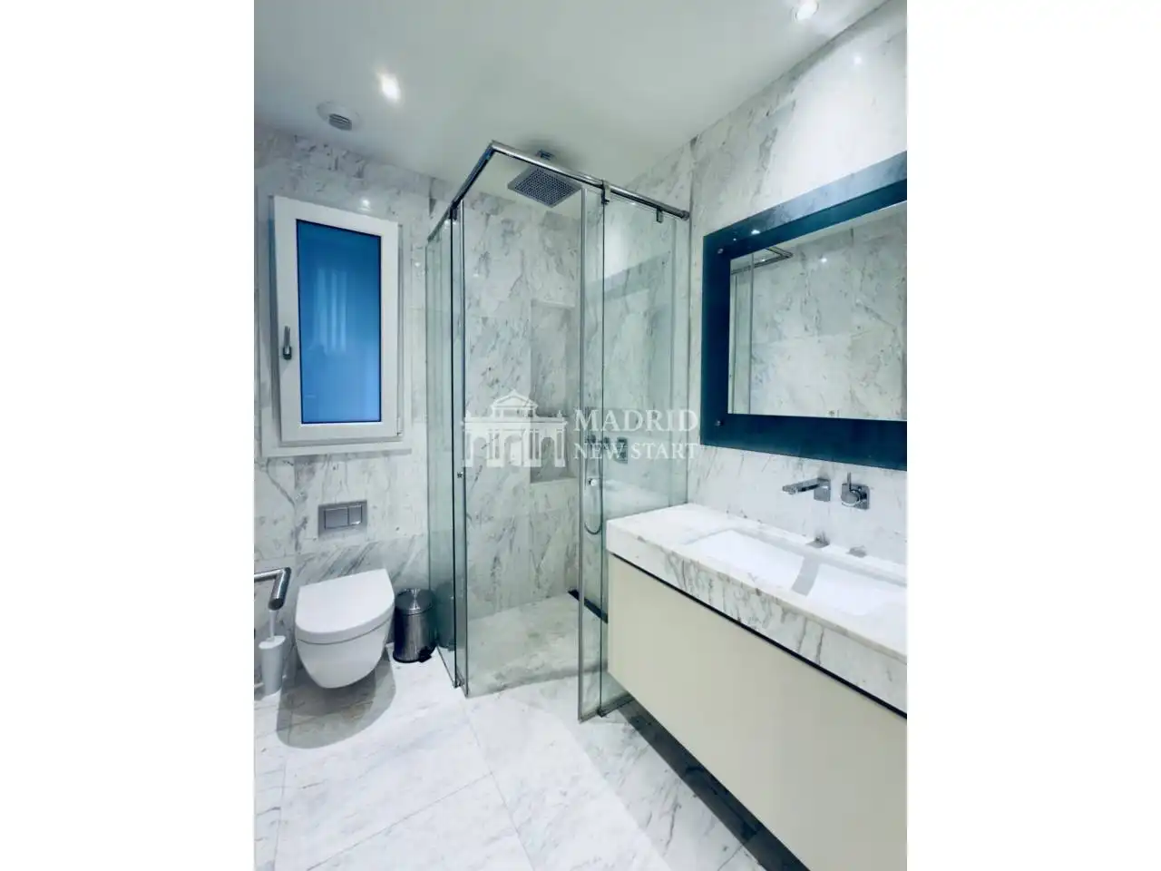 Badezimmer von Wohnung zur Miete in Madrid mit Klimaanlage, Heizung und Parkett