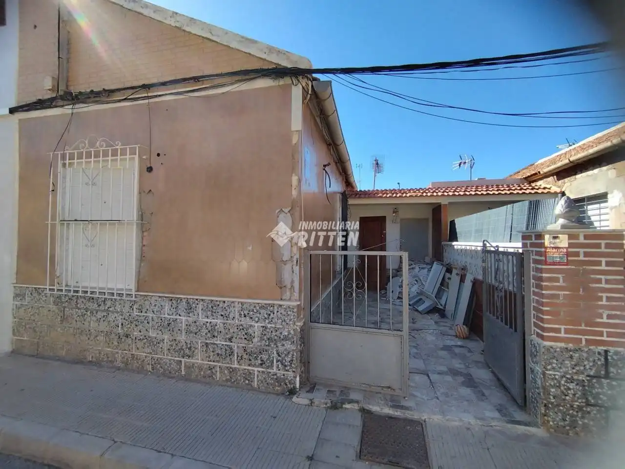 Vista exterior de Casa o xalet en venda en Cartagena amb Jardí privat