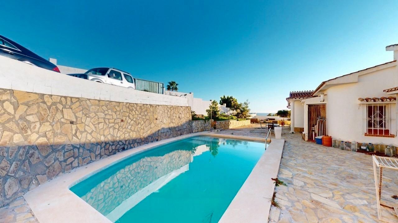 Piscina de Casa o xalet en venda en Vélez-Málaga amb Aire condicionat, Jardí privat i Traster