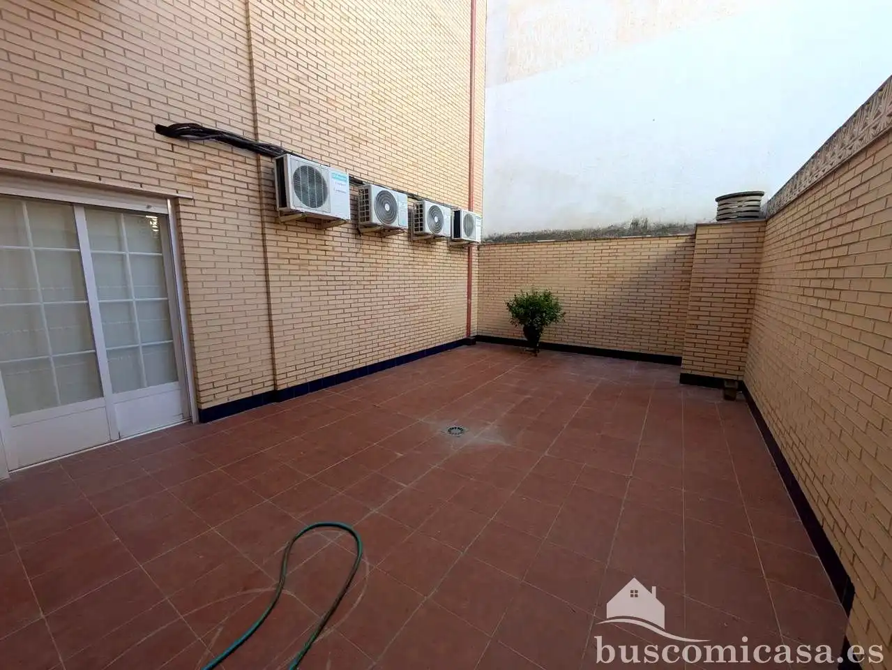 Terraza de Local de alquiler en Linares con Aire acondicionado