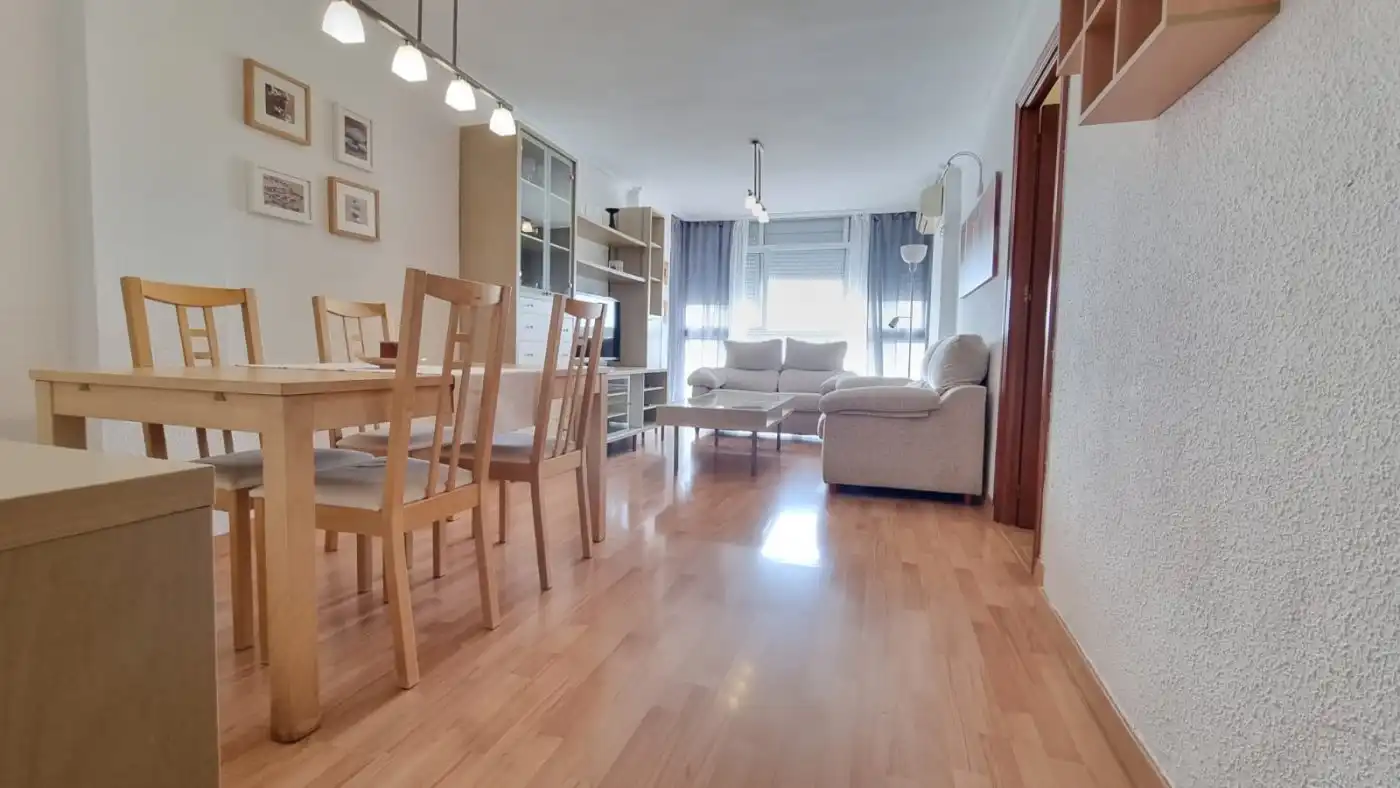 Sala de estar de Piso de alquiler en Dos Hermanas con Aire acondicionado, Parquet y Amueblado