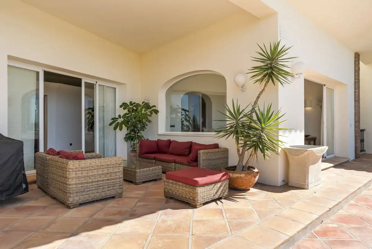 Terrassa de Casa o xalet en venda en Benahavís amb Aire condicionat, Jardí privat i Terrassa