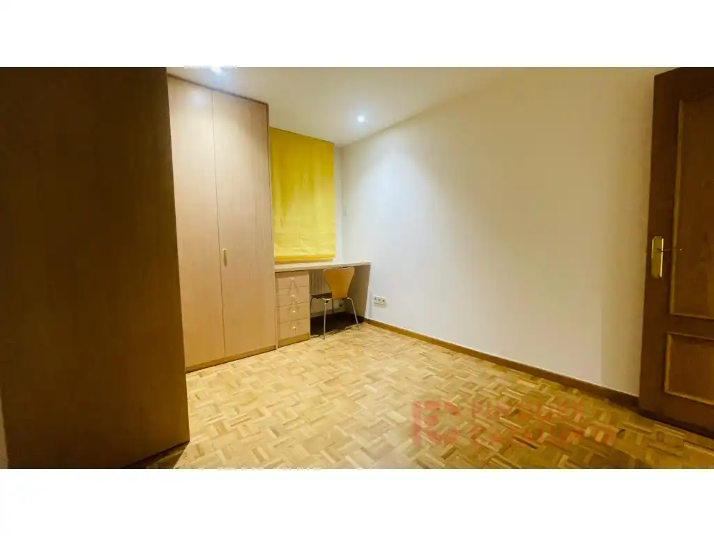 Schlafzimmer von Wohnung zum Verkauf in Girona