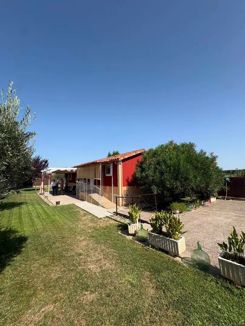 Vista exterior de Casa o xalet en venda en Agoncillo amb Aire condicionat i Moblat