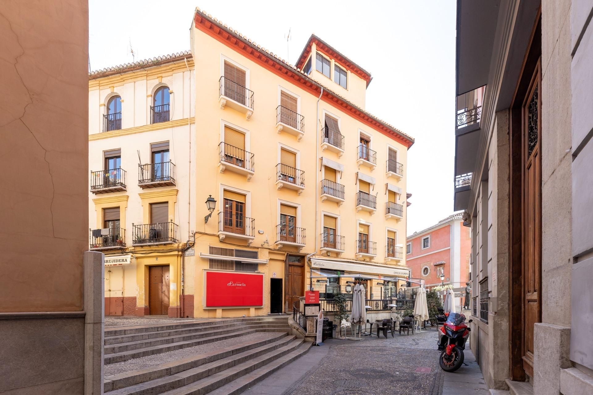 Vista exterior de Pis en venda en  Granada Capital amb Aire condicionat i Calefacció