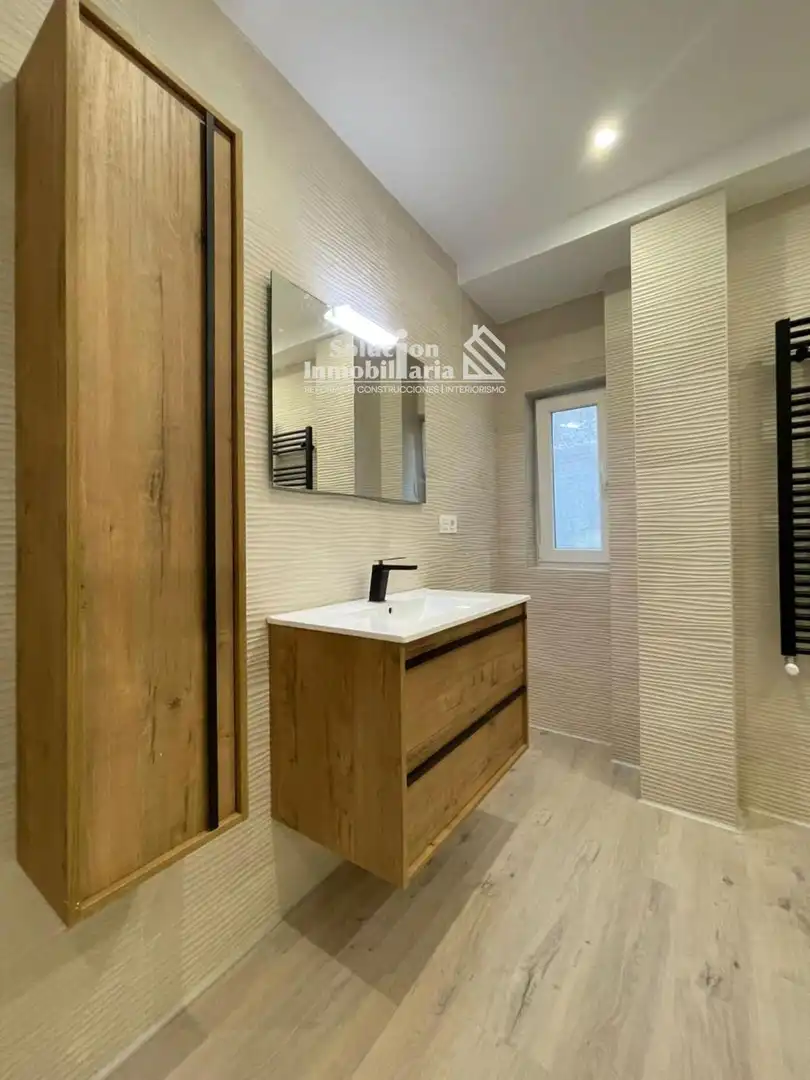 Badezimmer von Wohnung zum Verkauf in Salamanca mit Heizung, Terrasse und Balkon