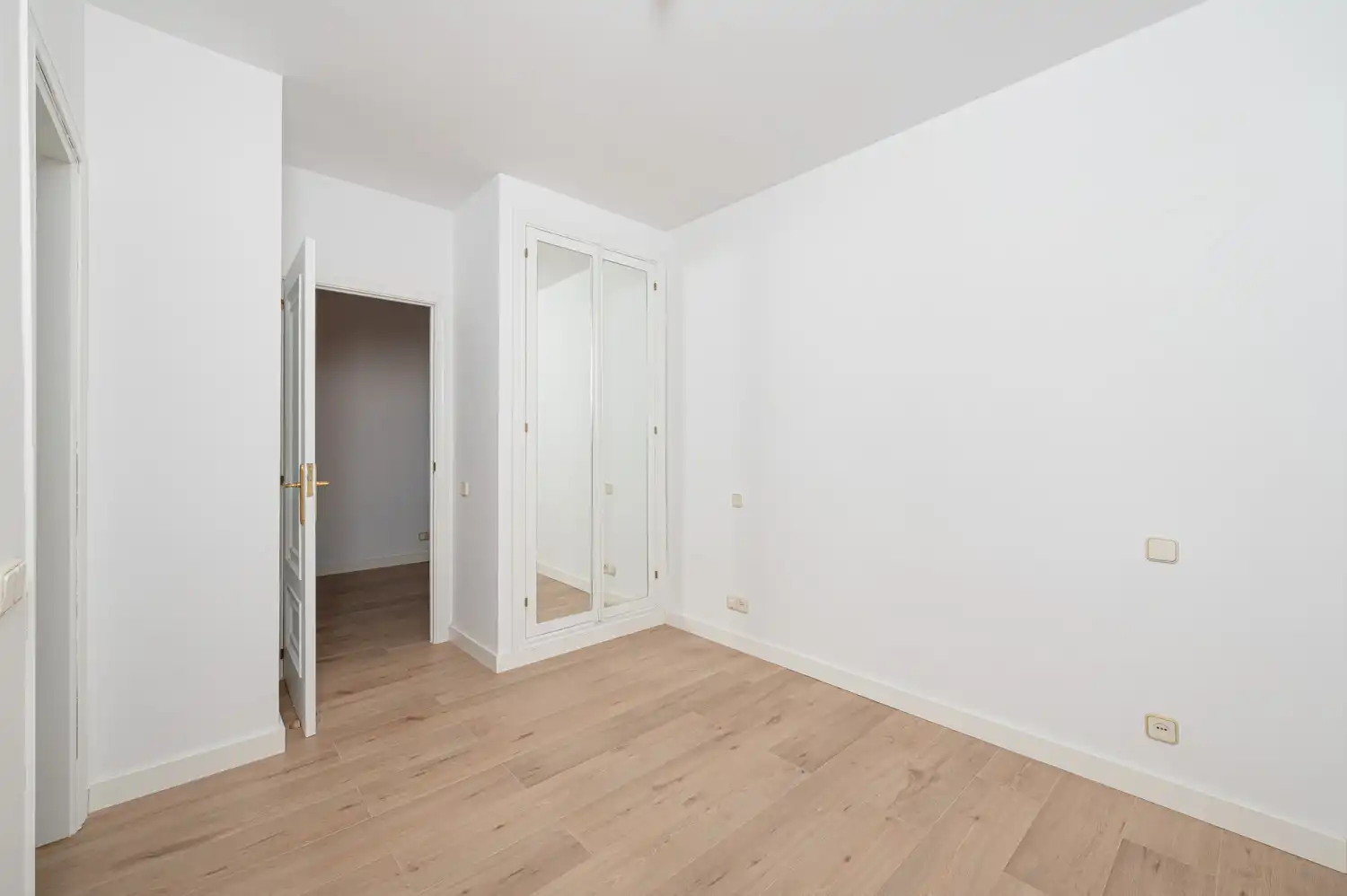 Habitación de Piso en venta en Madrid con Trastero